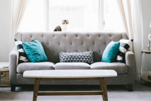 Como escolher o tecido do sofá: saiba a diferença