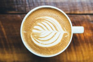 Como escolher máquina de cappuccino para cafés e bebidas?