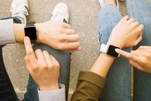Qual a diferença entre smartwatch e smartband?
