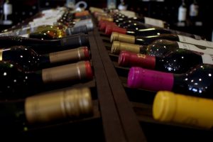 Seco ou suave: vinhos baratos para comprar no supermercado
