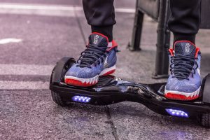 Hoverboard: tudo sobre o “skate” futurista que tem invadido as ruas e calçadas