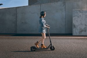 Conheça o patinete elétrico Xiaomi com freio a disco e conexão com aplicativo