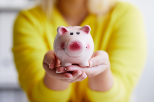 Como economizar dinheiro no dia a dia? 12 dicas para você!