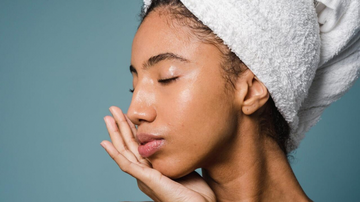 Sabonete de glicerina é bom para o rosto? Especialista explica os efeitos na pele.