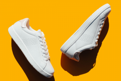 Capa do artigo Looks com tênis branco masculino e feminino: ideais e dicas