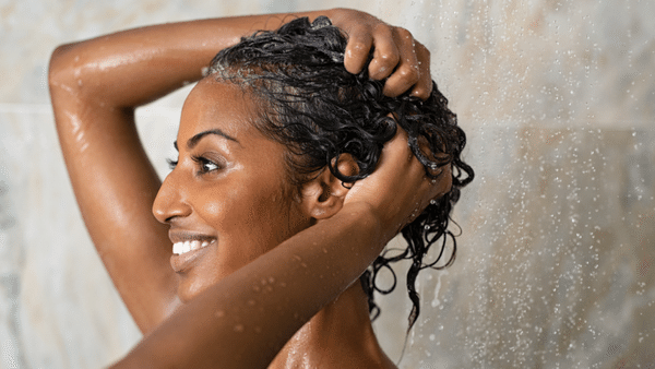 Capa do artigo Melhor máscara de hidratação: opções para todos os tipos de cabelo