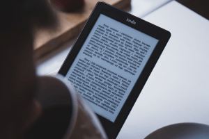 Capa do artigo Vale a pena comprar o Kindle na Black Friday? Confira